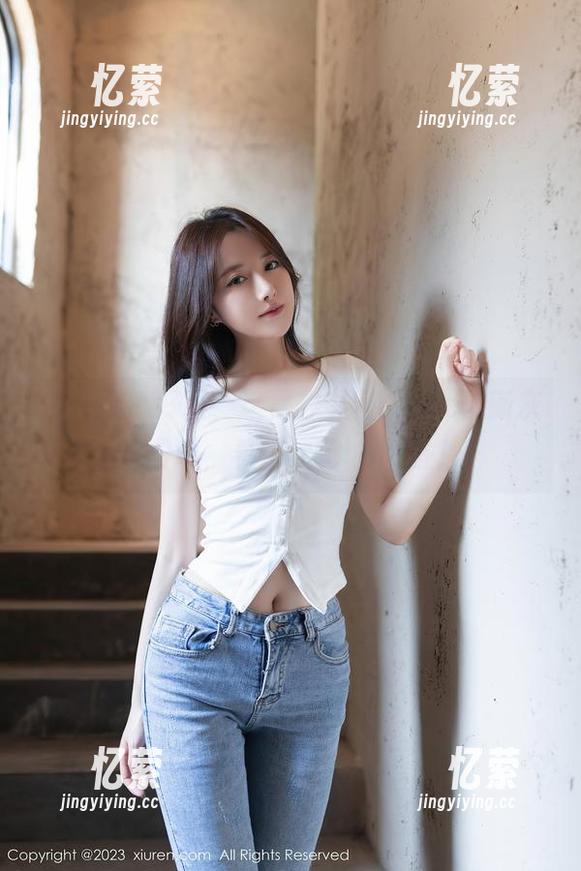 秀人网 - 好吧，这是容容容Alice最新灰丝图册，希望你能hold住！
