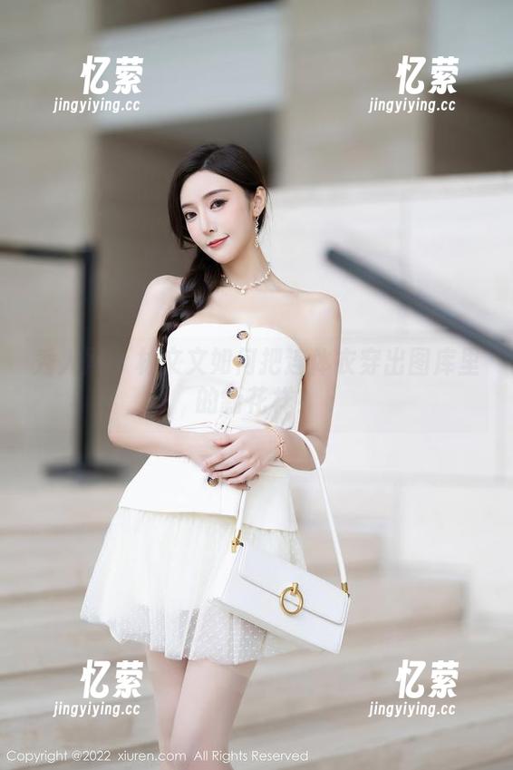 秀人网 - 林文文如何把连体衣穿出图库里的新花样？