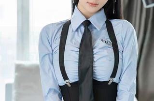 秀人网 – 王馨瑶yanni与泳池的水波嬉戏：原图里的无尽壁纸想象