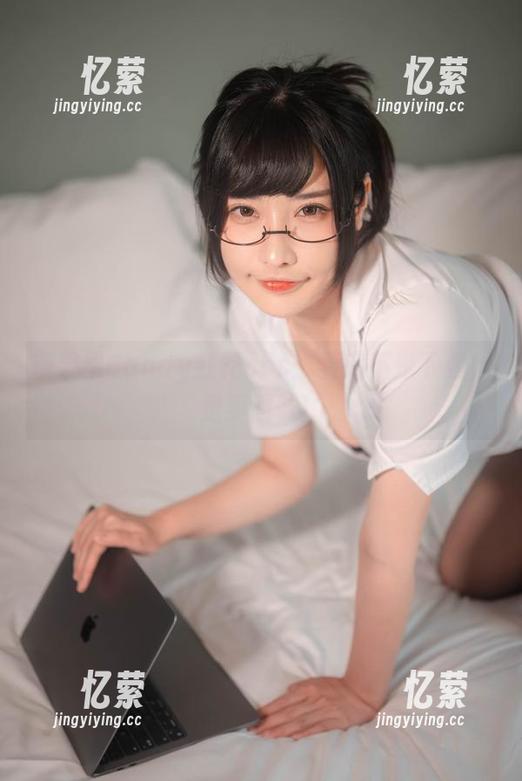 糖果果Candy红花cos：看完不是下载，是要回味！