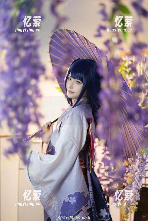 花兮_honoka修女资源，这表情和姿态，谁说不允许一点偷心动作？
