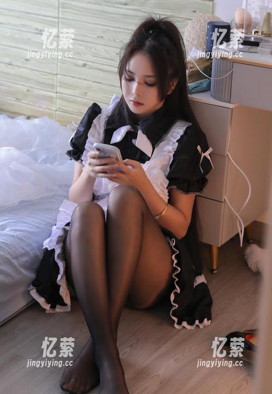 就是这件黑丝旗袍，苏嫣qvq的最新写真原图占据了我的脑海。