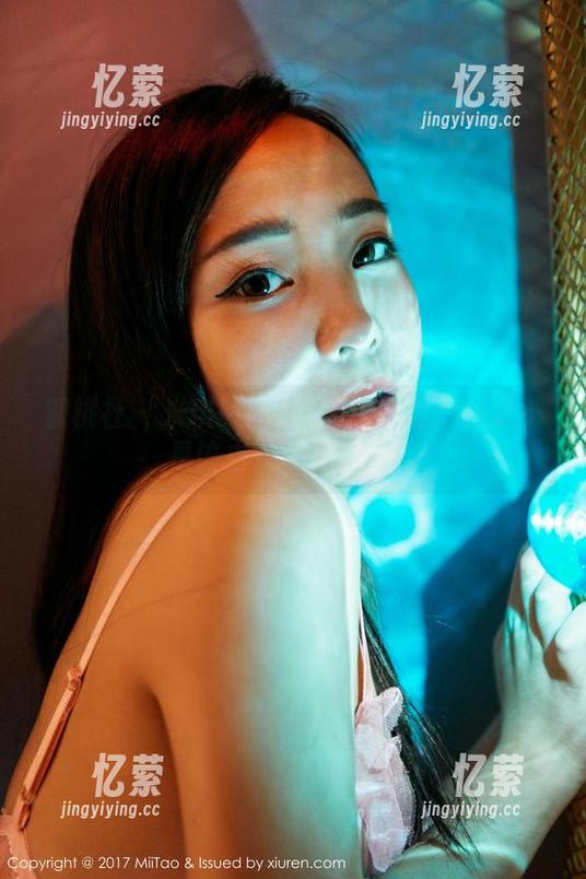 蜜桃社 - 米琪MIKI的粉色写真：我是不是该去买一身粉了？