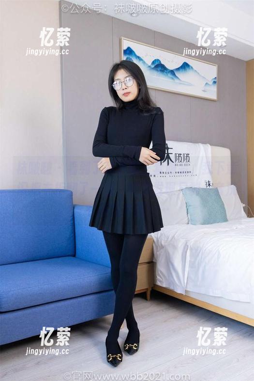 袜啵啵 - 看到了稚予的三套服装，我下意识把衣柜翻了一遍，结果发现只剩一套洗衣服的衣服……