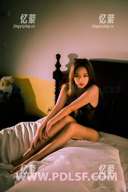 轰趴猫 - 在天台上，杨晨晨sugar的免费写真——这角度让我盯了好久！