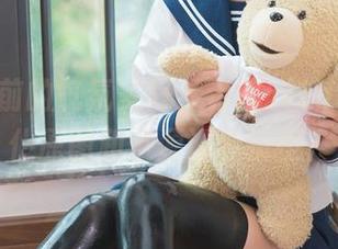别说窗前的气氛多好，铭铭kizami的女仆原图和资源谁能抗拒？