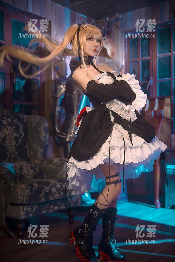一边是英仙座旗袍，一边是阿包也是兔娘的全套写真，哪一个更让人分心？