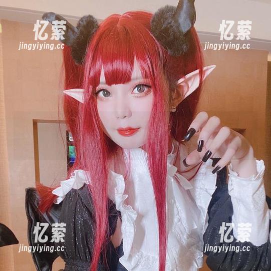 当雪猫遇上职业装：大概是为了打发无聊？