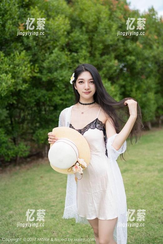 魅妍社 - 妤薇Vivian校服中的出戏—她的写真告白